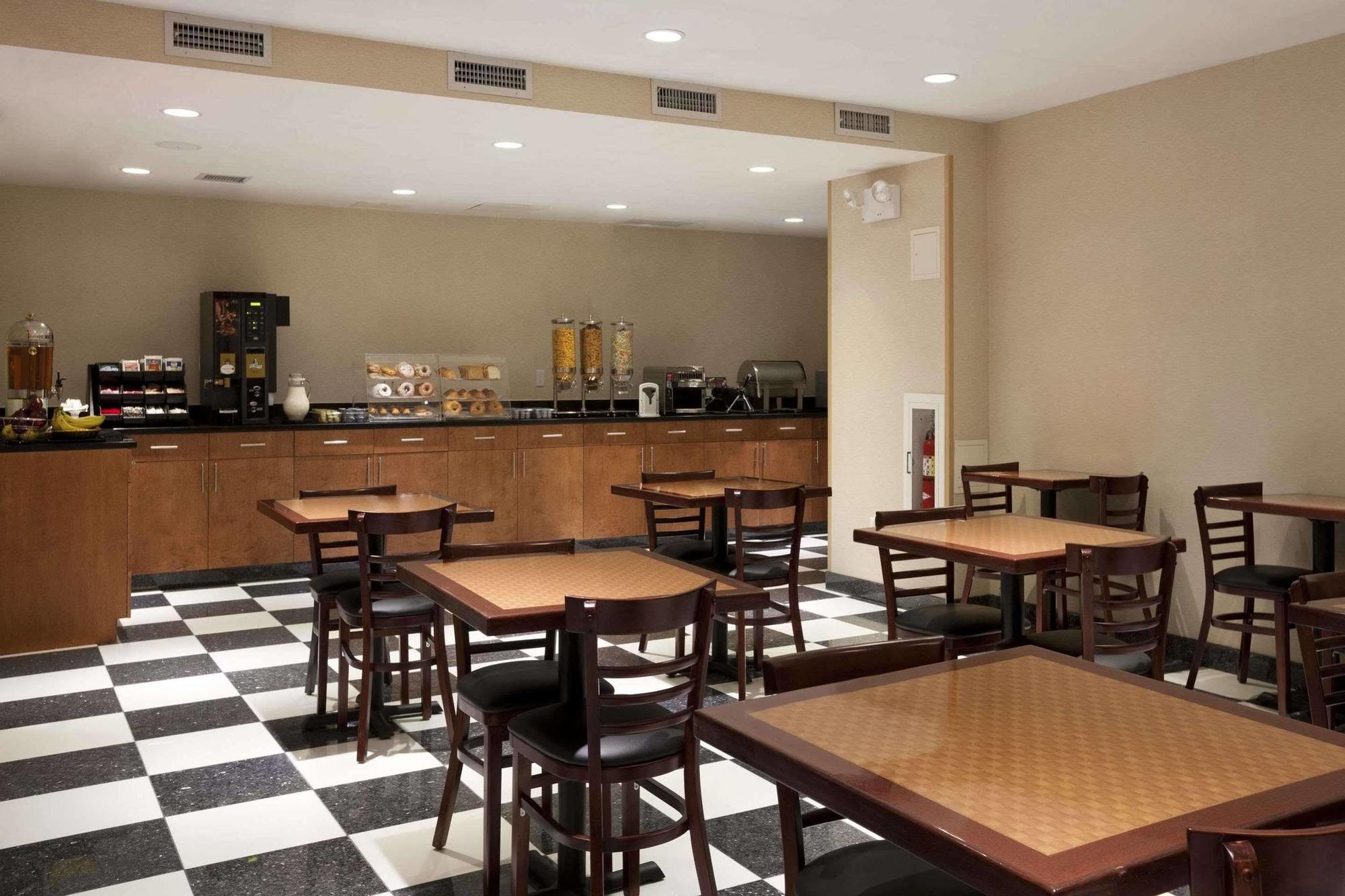 ניו יורק Howard Johnson By Wyndham Jamaica Ny Near Airtrain Jfk מראה חיצוני תמונה